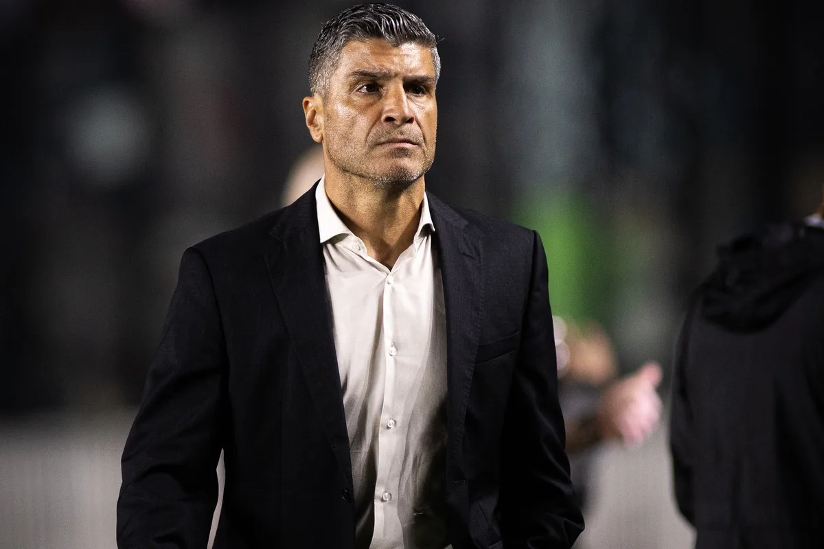 Vasco confirma desfalque de três titulares para jogo contra o Olimpia