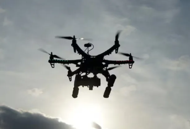 Un militar colombiano muerto y dos heridos en ataque con explosivos lanzados desde drones