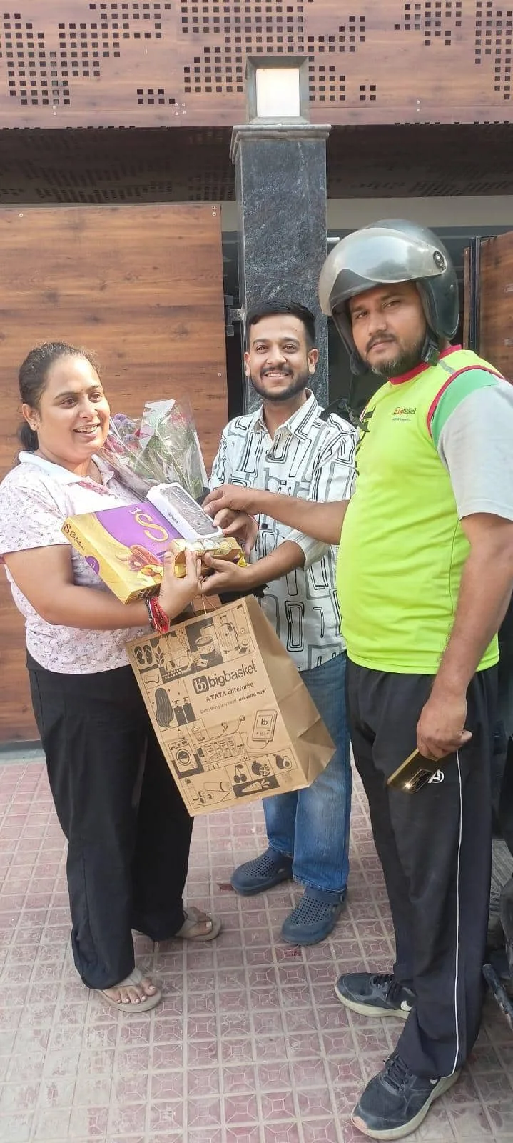 For India's ecomm players, the new race is to deliver iPhones in minutes