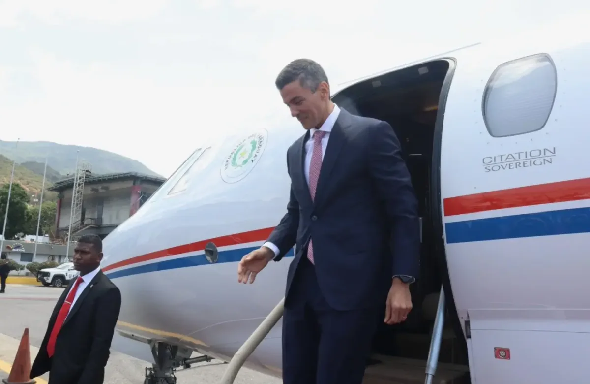 Presidente de Paraguay, Santiago Peña, llega a Caracas para reactivar nexos diplomáticos con Venezuela
