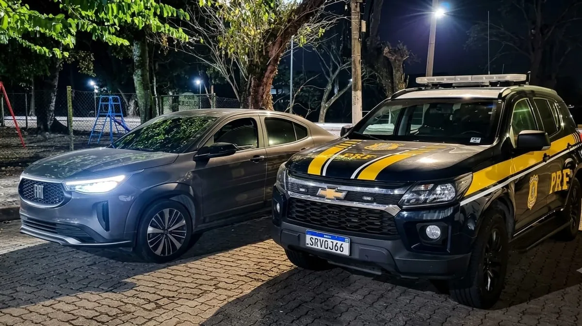 Duas pessoas são detidas com carro furtado na Via Dutra, em Resende