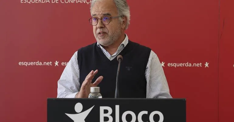 Pureza critica "lengalenga" do Governo na educação