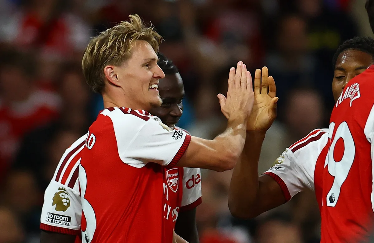 Arsenal sweep Coventry aside 3-0 to start title defence with a bang