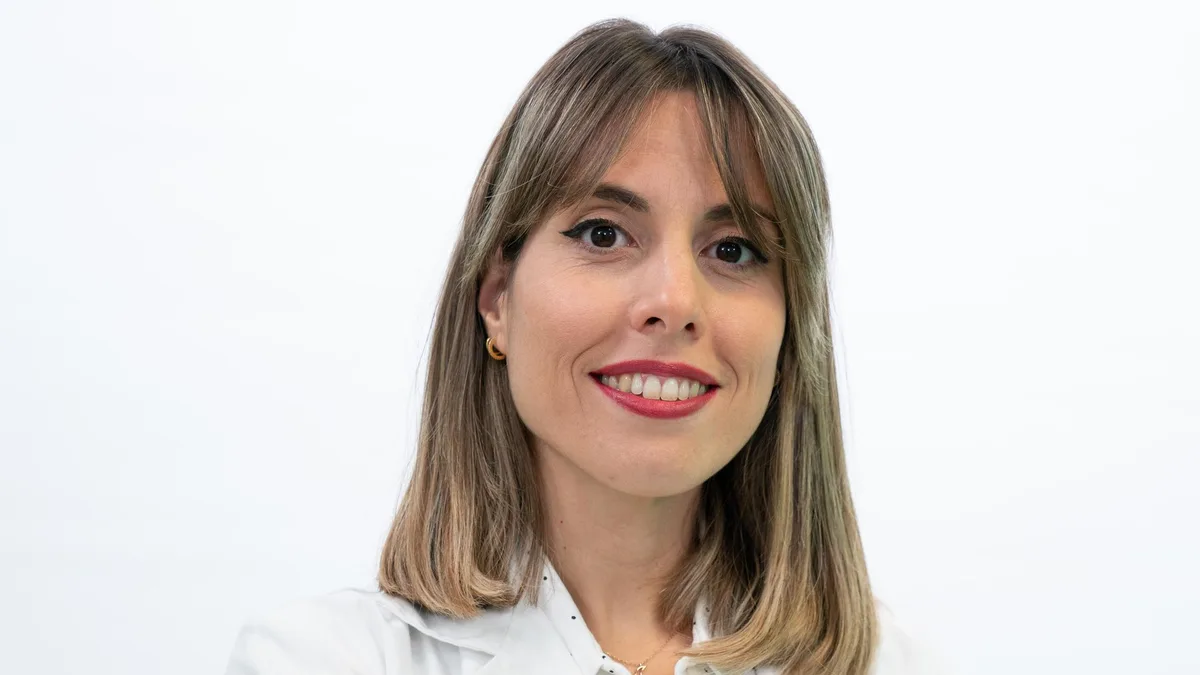 Delia García, psicóloga, sobre el adiós a los abuelos tras el verano: "El niño no solo se despide de ellos, sino también de una forma de vida asociada a las vacaciones"