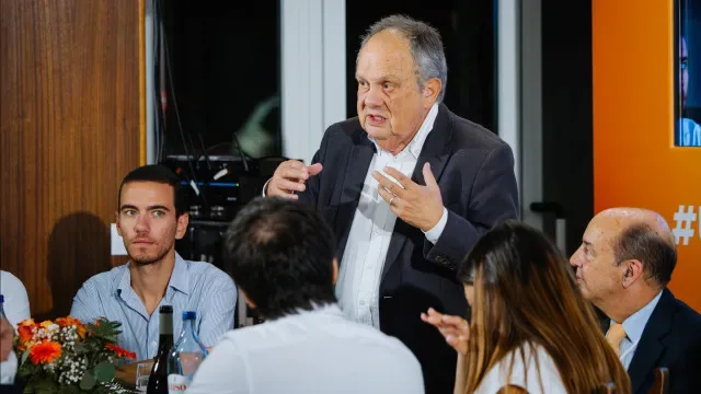 João Soares diz que comparar Carneiro a Ventura "é uma indecência"