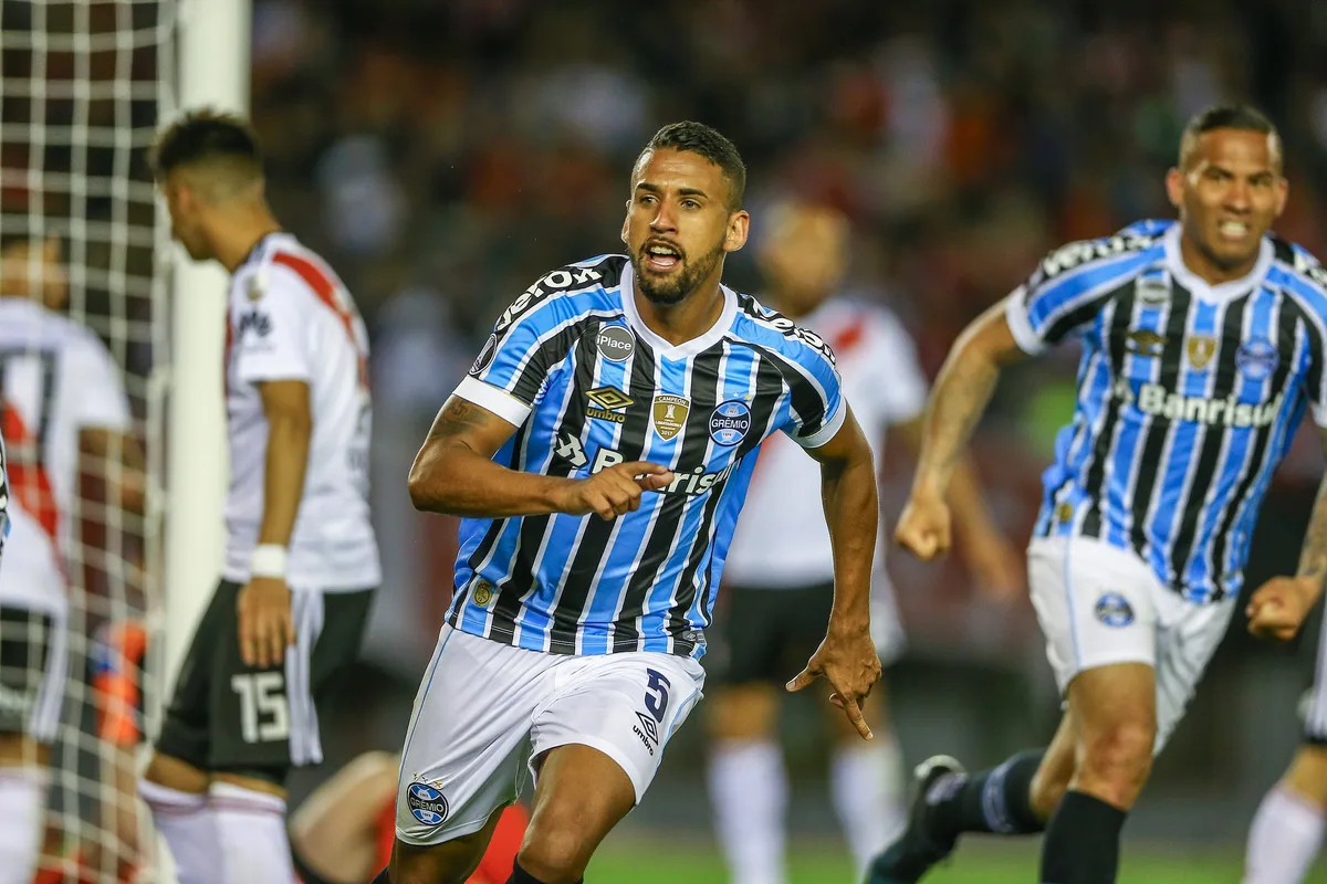 Lembra dele? Campeão da Libertadores pelo Grêmio é anunciado em clube amador de SC