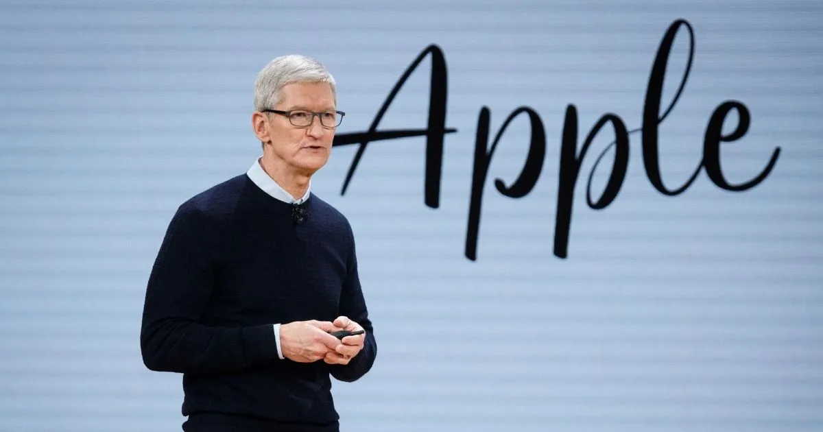 Tim Cook deixa comando da Apple após 15 anos de gestão