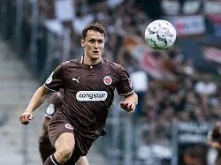"Verlieren wegen mir": St. Pauli-Stürmer vernichtet sich nach Mega-Bock selbst