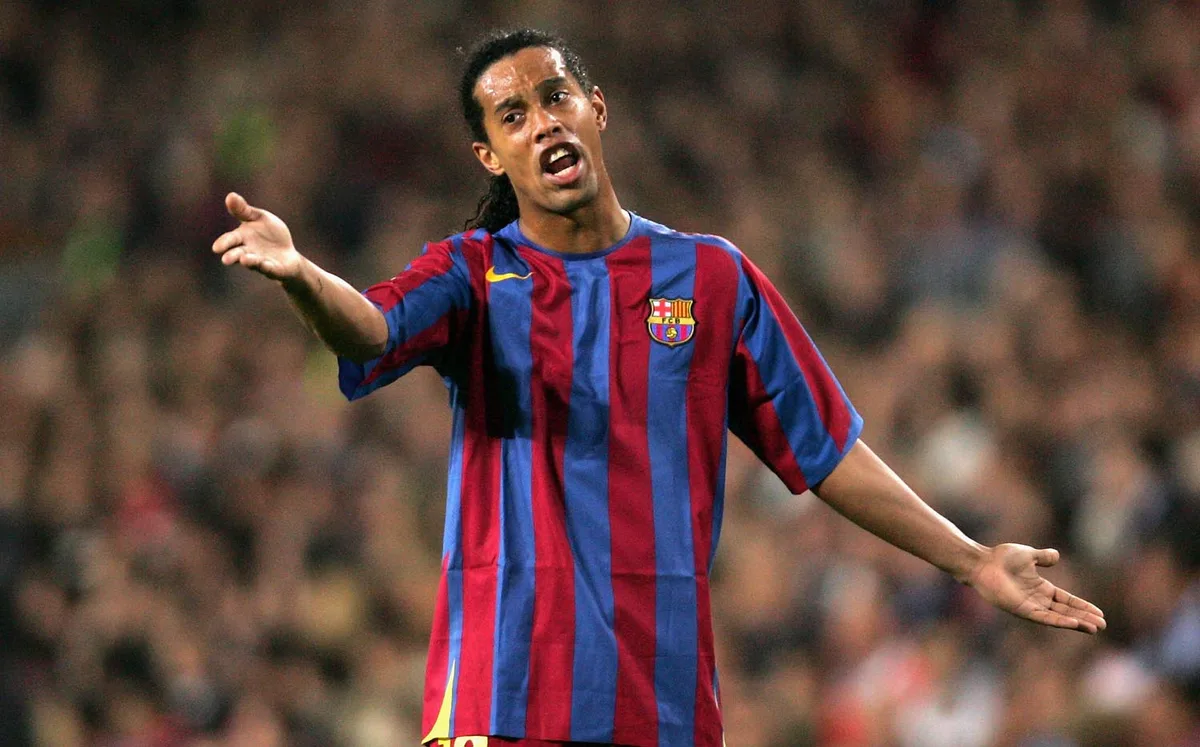 Há 23 anos, Ronaldinho Gaúcho marcava seu primeiro gol pelo Barcelona; relembre