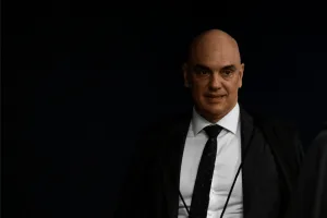 Senador Carlos Viana protocola pedido de impeachment contra Alexandre de Moraes