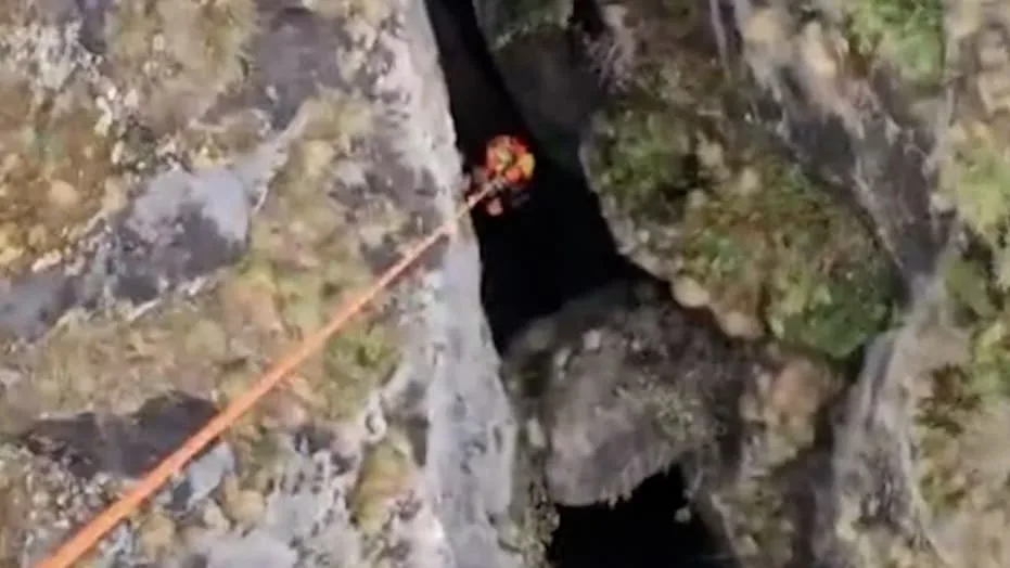 Drama in Schweizer Alpen - Video zeigt spektakuläre Rettung aus Felsschlucht