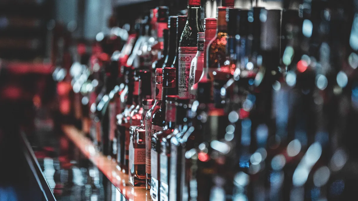 Bebidas alcoólicas, refrigerantes e cigarros: governo inclui 'imposto do pecado' no orçamento de 2027