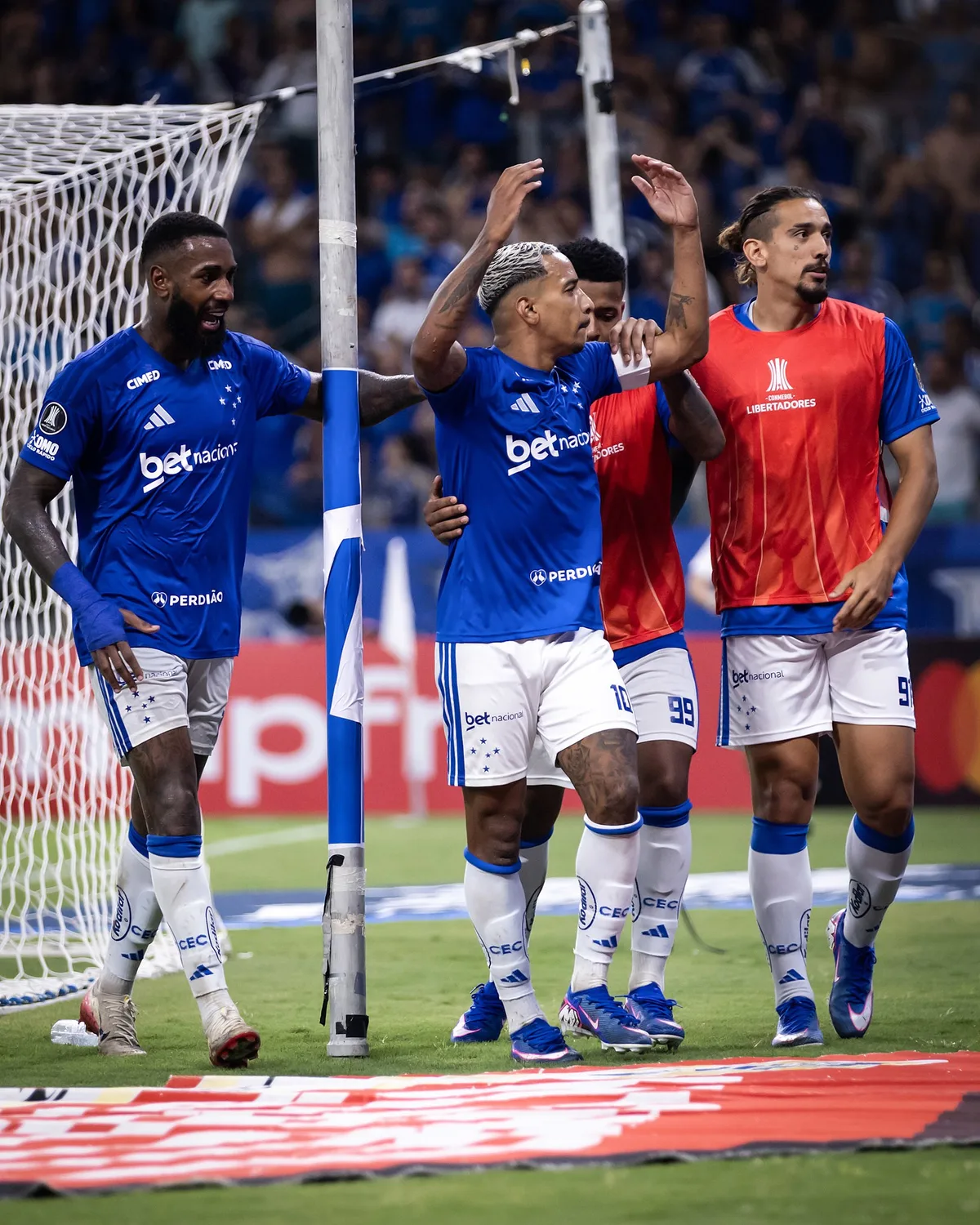 Cruzeiro x Flamengo: como nova regra da Libertadores coloca Gerson e Matheus Pereira sob risco