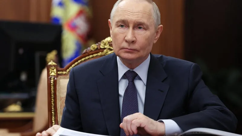 Guerre en Ukraine: Vladimir Poutine a reçu "avec compréhension" des propositions de Donald Trump visant à une "désescalade"