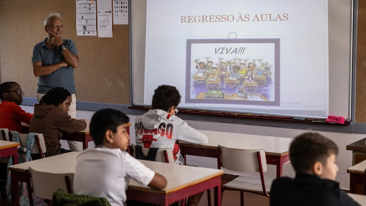 Aluno de 10 anos sem escola pouco antes do início das aulas