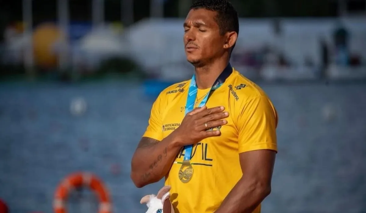 Isaquias Queiroz conquista medalha de ouro no Mundial de Canoagem