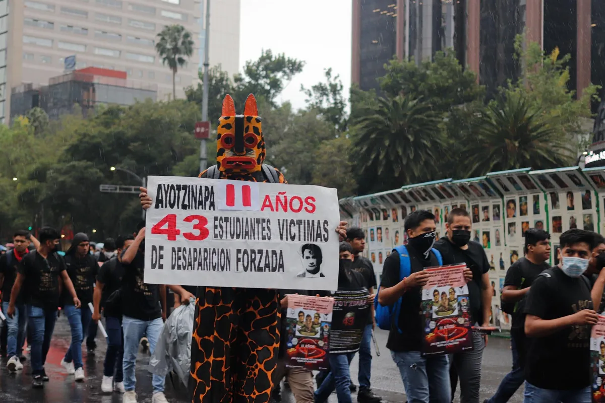 Padres de Ayotzinapa conocerán avances sobre la detención del exgobernador Ángel Aguirre para transparentar la investigación