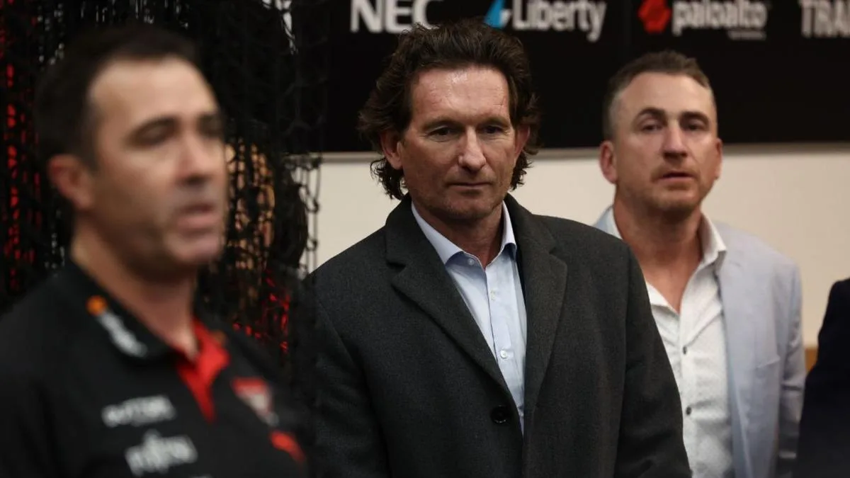 Essendon coach hunt descending into chaos as board threat emerges