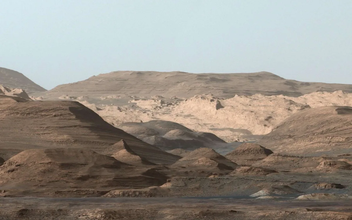 Un rover de la Nasa photographie les premières lueurs du jour sur Mars : ce paysage cache quelque chose d'étrange