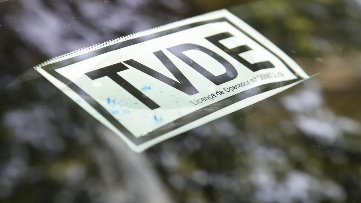 Associação alerta que nova lei do Regime TVDE tem “erro grave”