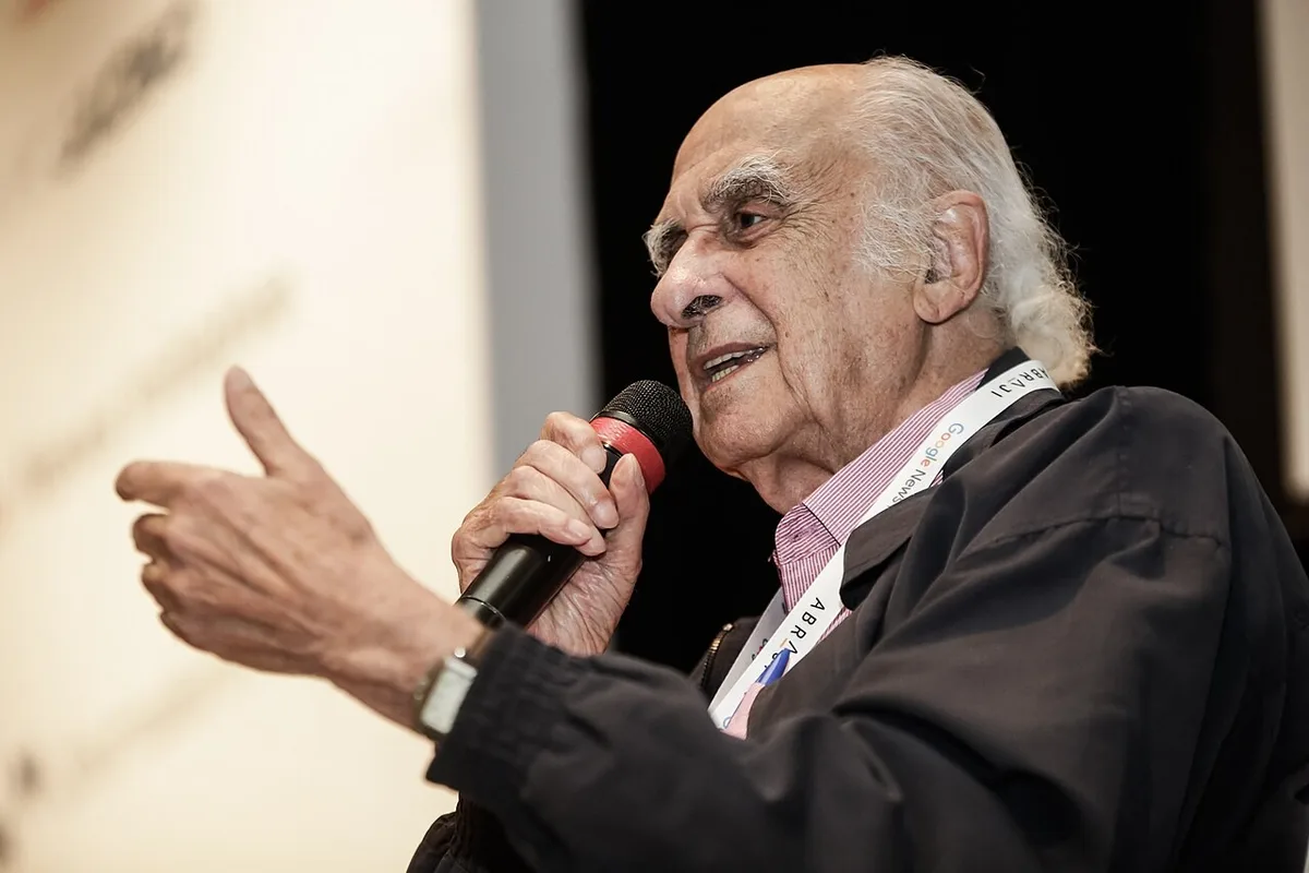 Causa da morte de Zuenir Ventura é revelada: entenda os riscos da pneumonia em idosos