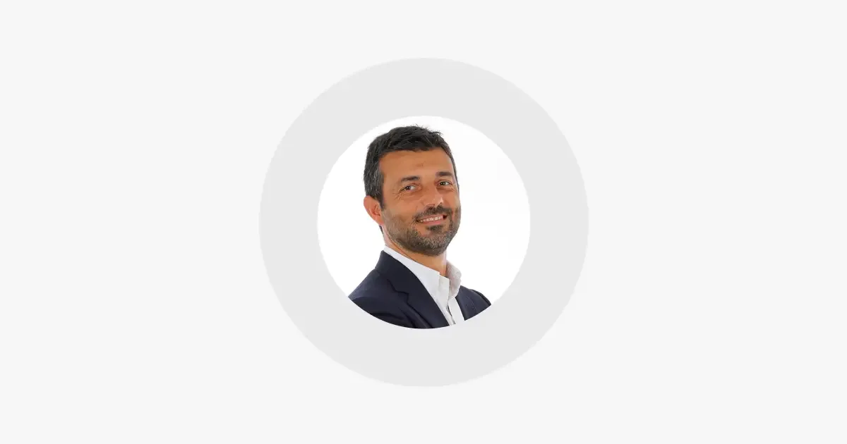 Professor, aluno permanente que constrói cidadania