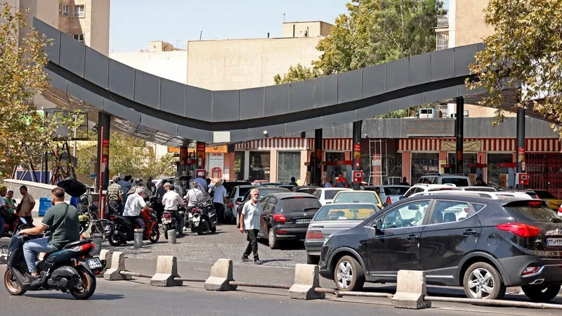 "Nous devons économiser l'essence": Téhéran appelle la population iranienne à réduire sa consommation de carburant à cause du blocus imposé par les États-Unis