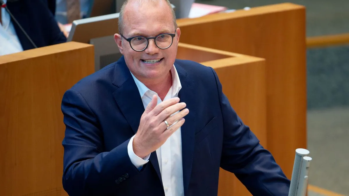 Früherer Bundeskanzler: SPD-Spitzenkandidat in NRW: Schröder ist in Partei isoliert