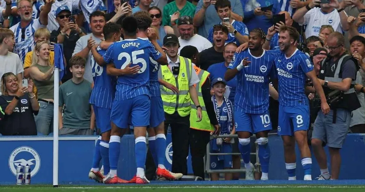 Sin Dibu Martínez, Aston Villa sufrió una dura goleada ante Brighton en el inicio de la Premier League