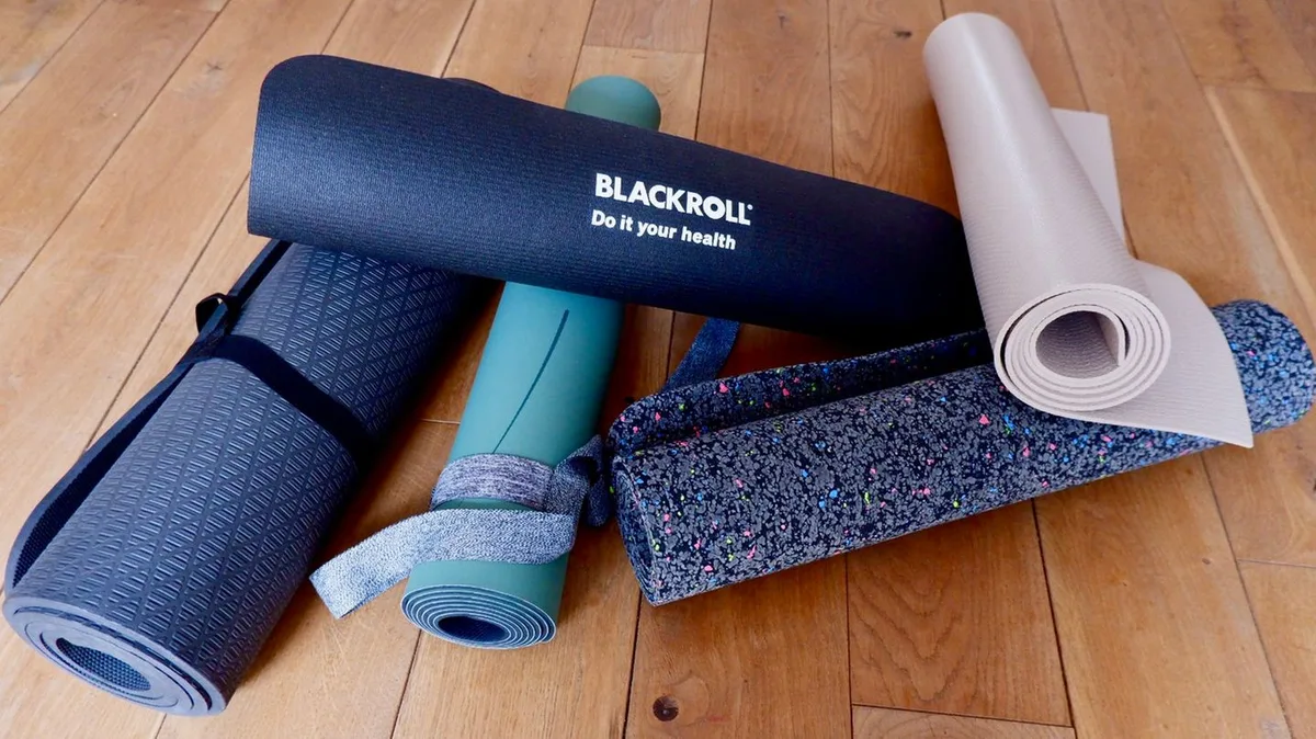 Sicherer Stand: Halt finden – Yogamatten-Test für stabile Asanas