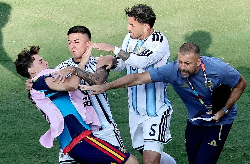 Castigos pesados para argentinos após incidentes na final do Mundial: Paredes suspenso por dez jogos