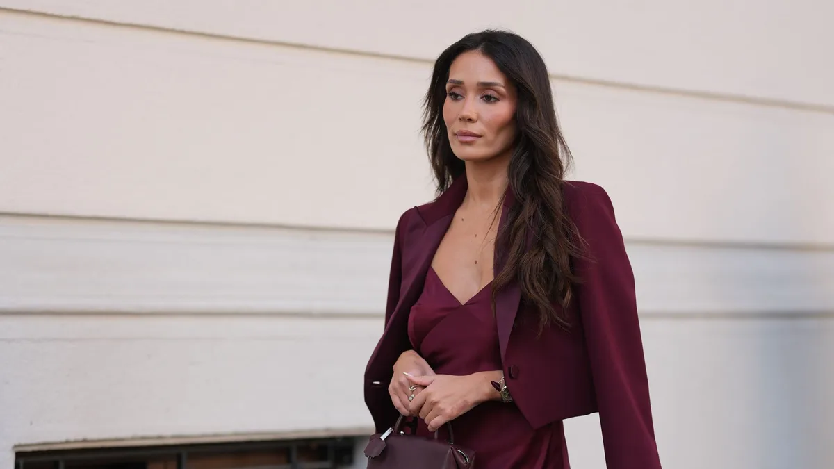 Fui a una boda y conté hasta diez invitadas con el mismo color: estos 5 looks de Mango confirman que es la gran tendencia del otoño