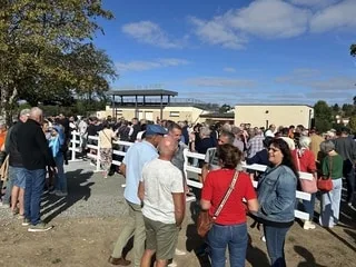 « Touchez pas à nos courses ! » : un apéro géant avec 300 personnes pour défendre ce petit hippodrome de Maine-et-Loire