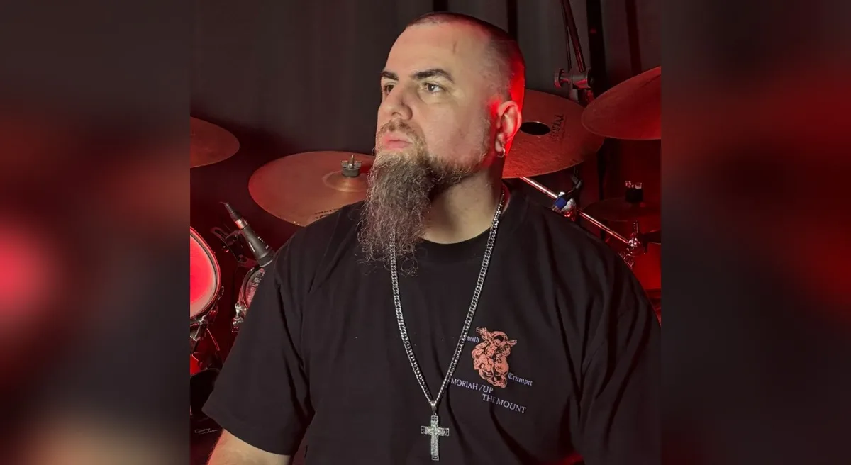 De Roberto Carlos a trilhas da TV: baterista autista supera limites e faz carreira na música