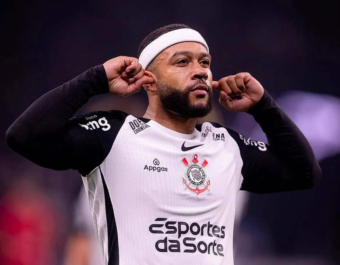 De ameaças com armas à renovação: caso Memphis Depay tem reviravolta turbulenta no Brasil