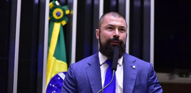 Bilynskyj destinou emendas sem licitação para a mesma empresa em 6 cidades
