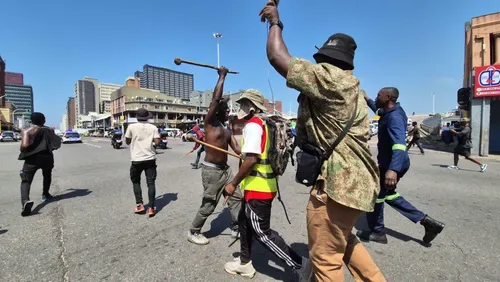 Government to seek Constitutional Court oversight of asylum ruling over anti-illegal immigrant protests