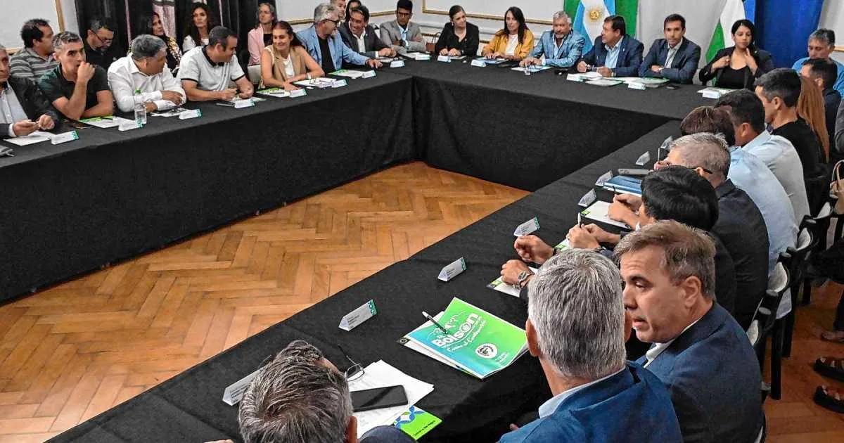 Río Negro definió las compensaciones para 14 municipios, pero ¿qué exigencias prevé en su convenio?