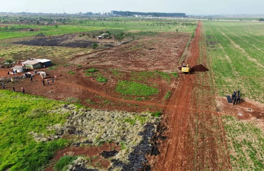 Fazendeira manda abrir valeta ao lado de aldeia para impedir ocupação