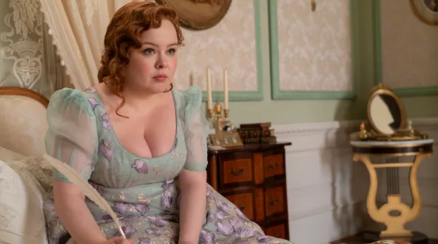 Bridgerton: Nicola Coughlan, a Penelope, explica por que não quer descobrir quem é a nova Lady Whistledown Nicola Coughlan revela por que não quer descobrir quem é a nova Lady Whistledown em “Bridgerton” (Foto: Divulgação/Netflix)