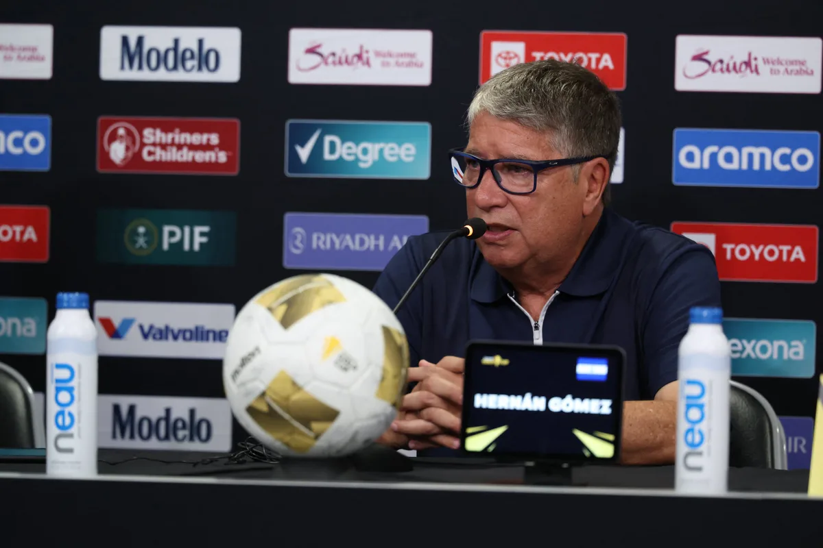 La selección de El Salvador encara el camino al Mundial 2030 con Hernán “Bolillo” Gómez