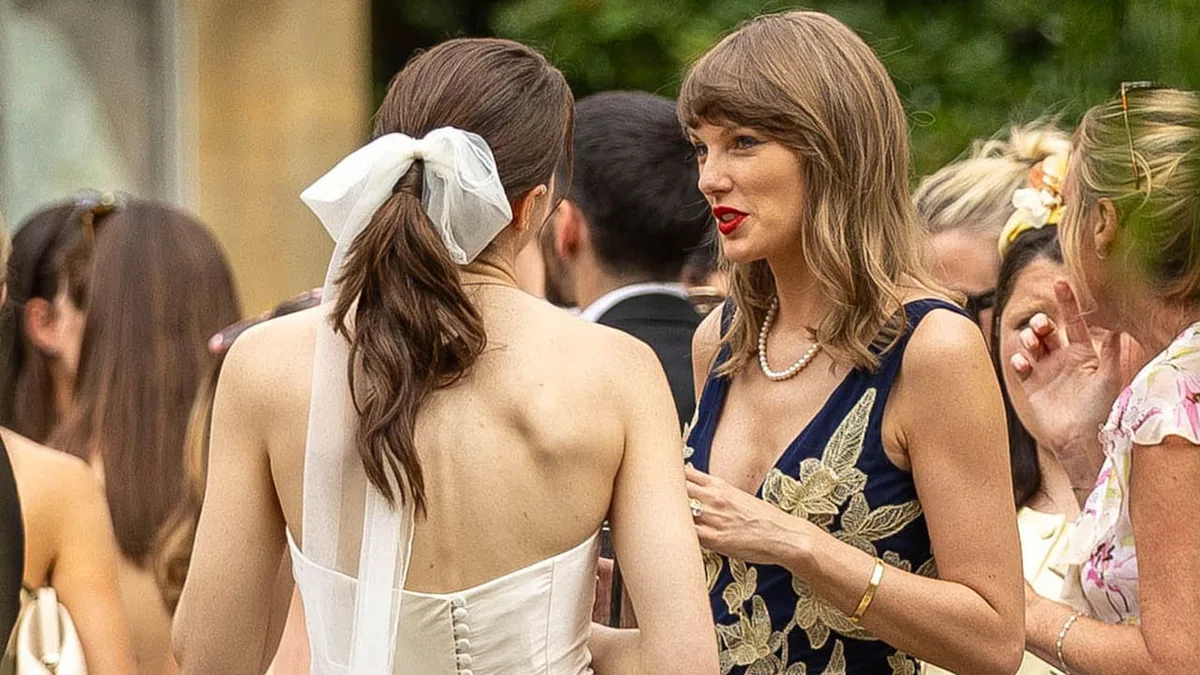Keine Hochzeitsfotos, aber … - Taylor Swift lässt ihren Ehering funkeln