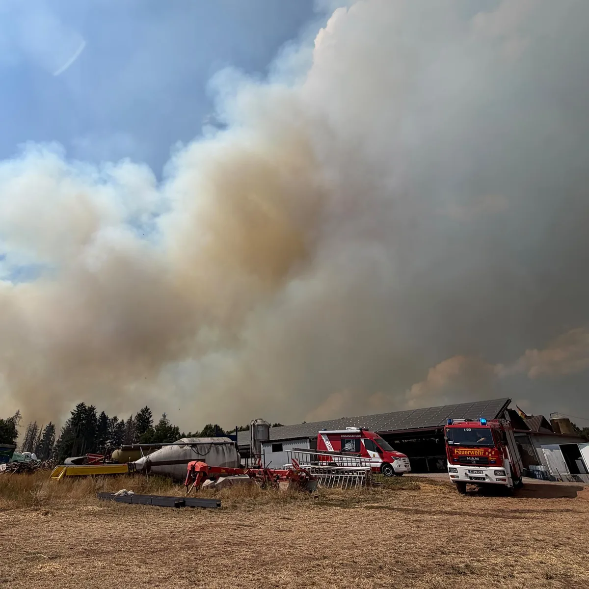 Landkreis Neunkirchen - 400 Einsatzkräfte kämpfen gegen Waldbrand im Saarland