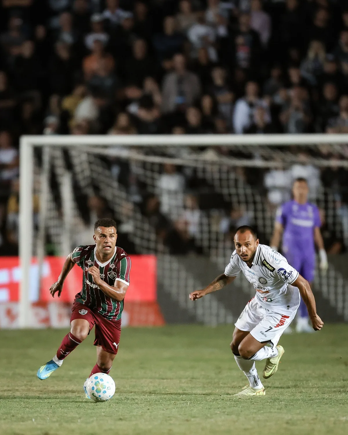 Alisson sente incômodo no quadril e vira desfalque no Fluminense