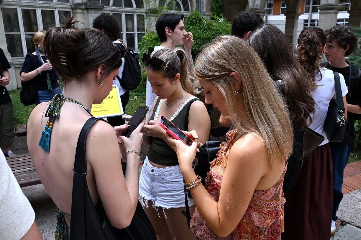 Lycée : l’interdiction des téléphones portables « effective dès la rentrée »