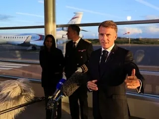 À Saint-Pierre-et-Miquelon, Macron réaffirme la souveraineté française et salue l’accord sur le Groenland