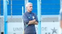 Grêmio demite técnico Luís Castro após derrota para o Vasco
