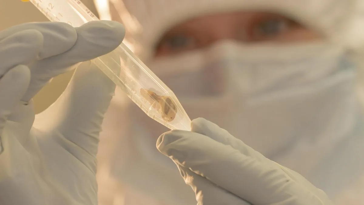 Russia reports worker at Siberian plague institute got pneumonia from an unknown cause and died