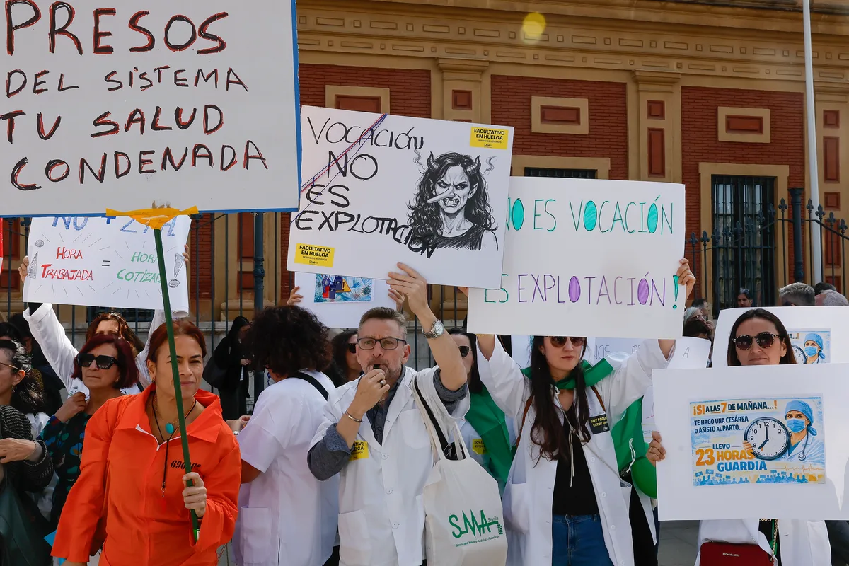 Los sindicatos médicos iniciarán una huelga indefinida el próximo 28 de octubre contra la reforma de Mónica García