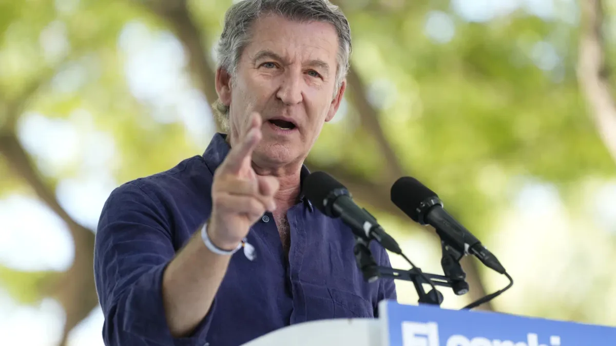 Feijóo promete cerrar España "a cal y canto" a migrantes que no vengan a trabajar y retirar la nacionalidad si cometen delitos graves